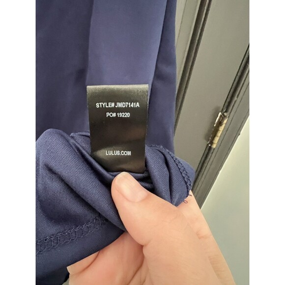 Lulu’s navy Blue V-Neck Dress fit and flair Size S - Picture 3 of 5